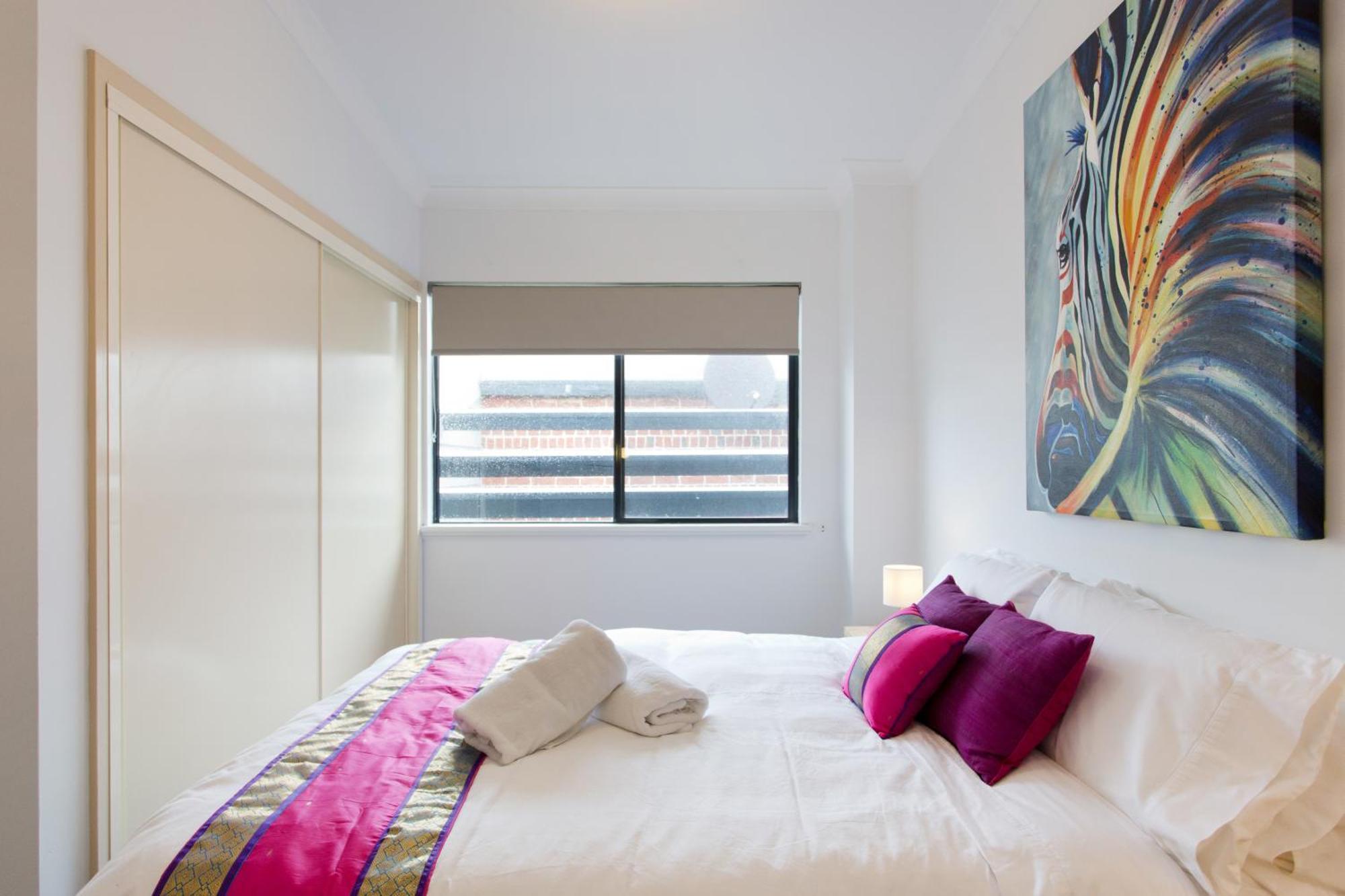 Windows On Pakenham-hip Art Space In The West End Apartment *