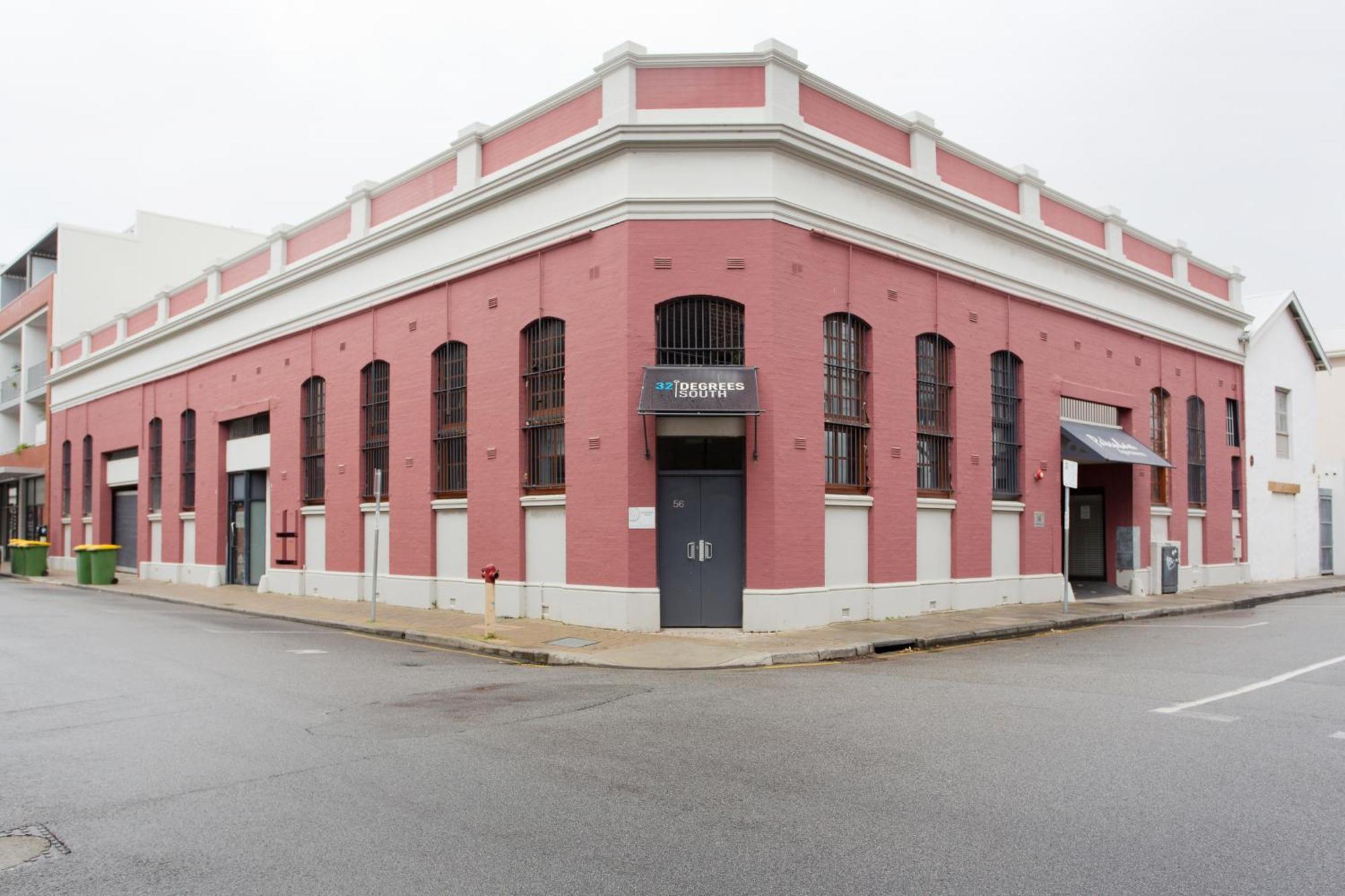 Windows On Pakenham-hip Art Space In The West End Apartment Fremantle